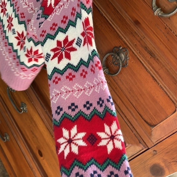 33 Degrees Women's Pink And Red Sweater NWT - Picture 4 of 9